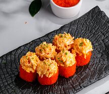 Горячий ролл с лососем