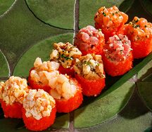 Острый ролл с лососем