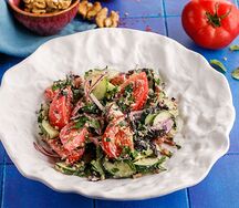 Овощной салат по-грузински с орехами