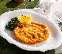 Шницель куриный с салатом из зелени