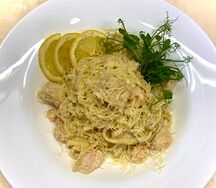 Паста с лососем и креветками
