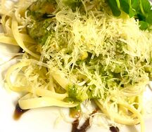Паста с мясом мидий и шпинатом