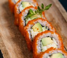 Ролл Калифорния с крабом