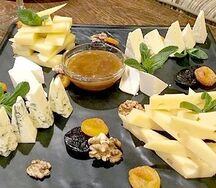 Тарелка сырная с сухофруктами