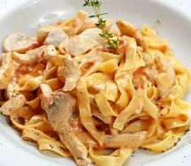 Паста с курицей и грибами