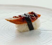 Суши с угрём