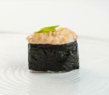 Гункан с гребешком