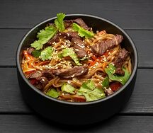 Соба с овощами и говядиной