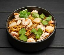 Удон с овощами и морепродуктами