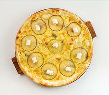 Пицца Четыре сыра с грушей