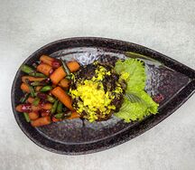 Котлета ведьма и мясо с гарниром