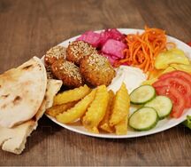 Фалафель на тарелке