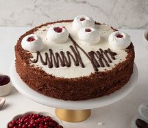 Торт Безе с брусникой и шоколадом