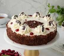 Торт Безе с клюквой и шоколадом