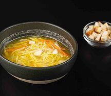 Суп лапша куриный с гренками