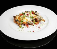 Филе цыплёнка под грибным жюльеном