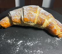 Круассан с персиком