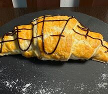 Круассан с шоколадом