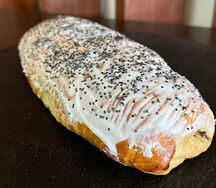 Булочка с маком