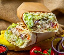 Большая шаурма с сыром и курицей
