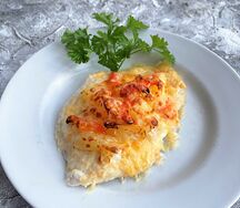 Курица с ананасом и сыром
