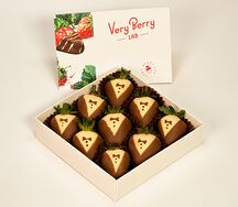 Клубника в шоколаде Смокинги S Двойной слой шоколада 