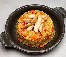 Жареный рис с курицей
