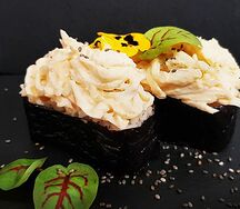 Гункан с мясом камчатского краба