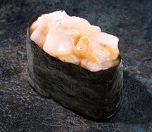 Острые суши с морским гребешком