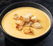 Сырный суп с крутонами