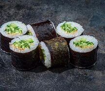 Классический ролл с огурцом