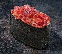 Острые суши с тунцом