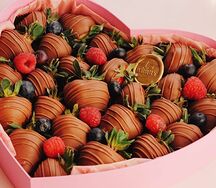 Коробка Сердце с классической клубникой