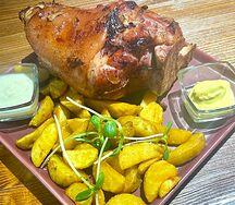 Сочная свиная рулька