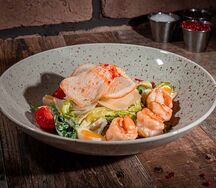 Салат Цезарь с креветками