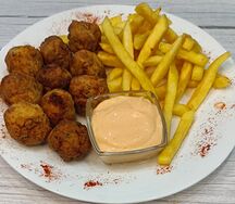 Коттбулар с картофелем фри