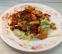 Тёплый салат с курицей