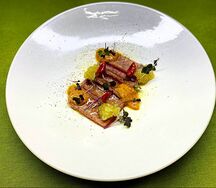 Обожжённый тунец с кабачковым конфитюром