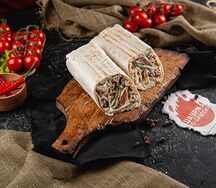 Шаурма с курицей и чесночным соусом мини