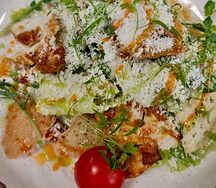 Салат Цезарь с куриной грудкой