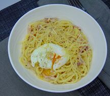 Карбонара с яйцом пашот