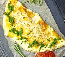 Омлет с помидорами и сыром