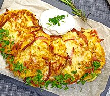 Драники с салями и соусом