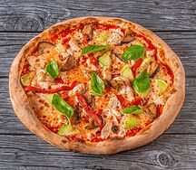 Пицца с цыпленком и овощами гриль