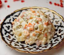 Салат Оливье с говядиной