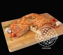 Пирог с курицей, грибами и луком