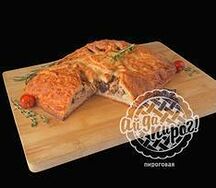 Пирог с курицей, черносливом и грецким орехом