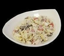 Салат с шампиньонами, курицей и сыром