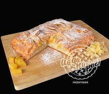 Пирог с персиком и ананасом