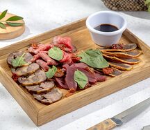 Мясная тарелка